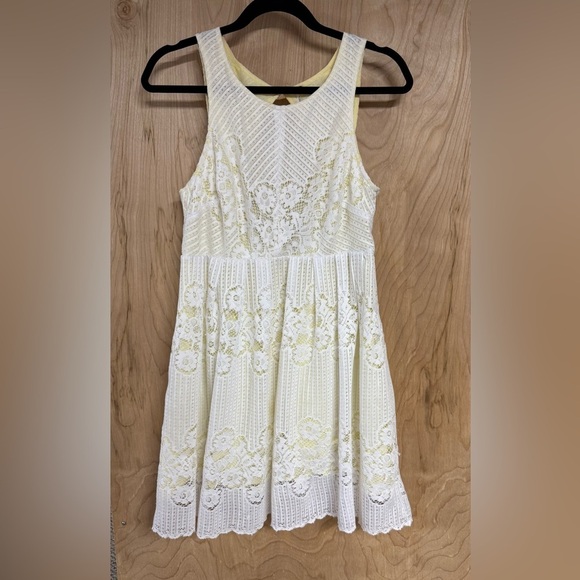 Free People Dresses & Skirts - Free People Women's Size 8 Rocco White Yellow Lace Sleeveless Dress